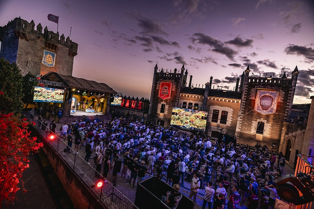 Live audience during El Reinado tournament